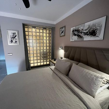 Beachfront Apartment - Sea Views - Marbella Buitenkant foto