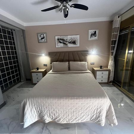 Beachfront Apartment - Sea Views - Marbella Buitenkant foto