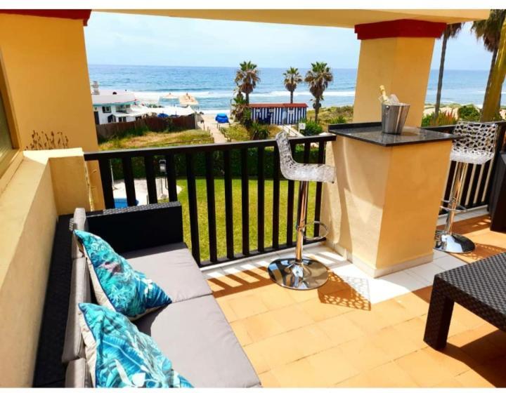 Beachfront Apartment - Sea Views - Marbella Buitenkant foto