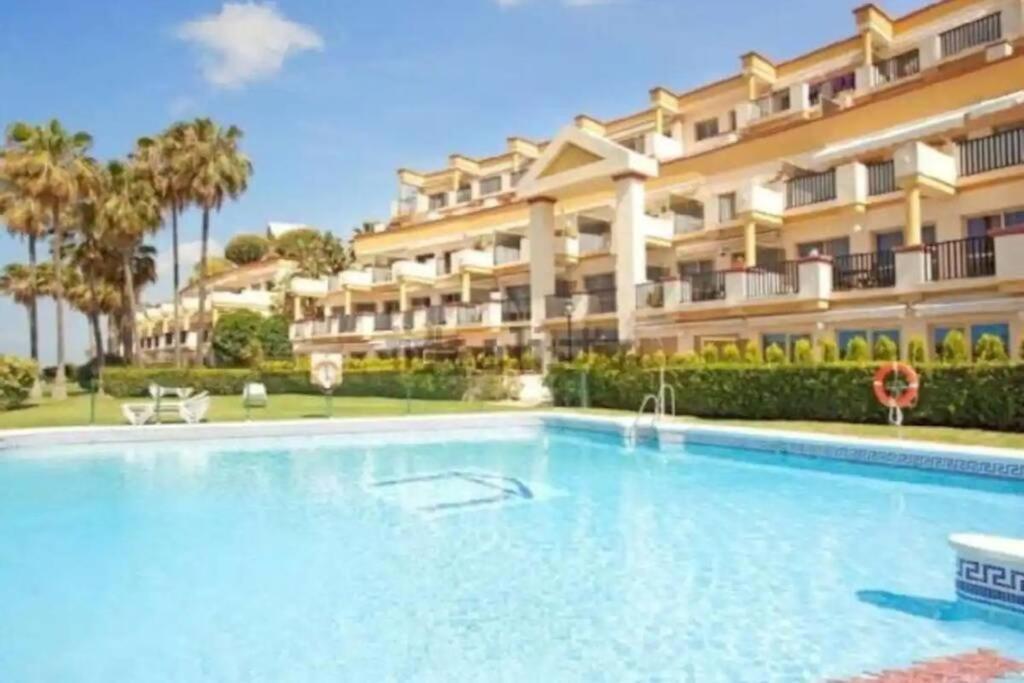 Beachfront Apartment - Sea Views - Marbella Buitenkant foto