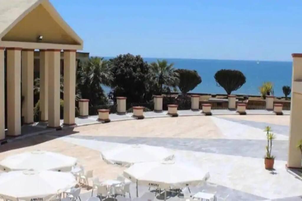 Beachfront Apartment - Sea Views - Marbella Buitenkant foto