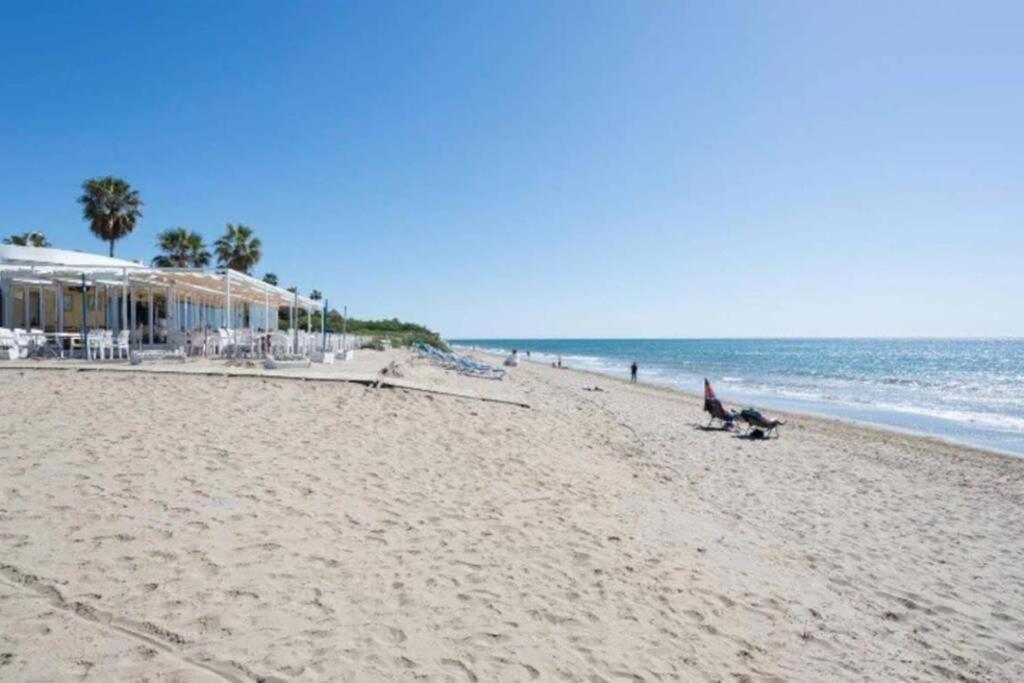 Beachfront Apartment - Sea Views - Marbella Buitenkant foto
