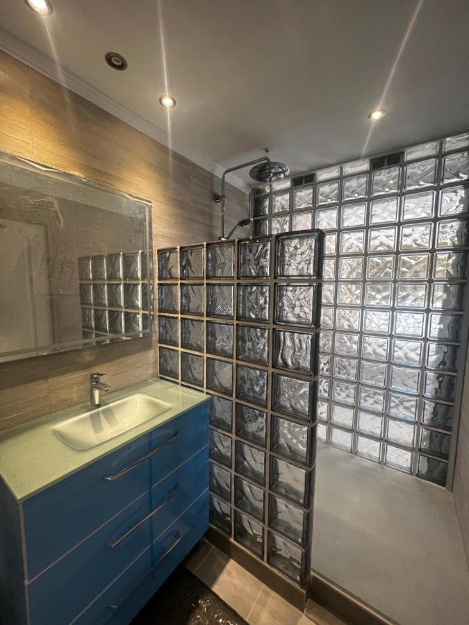 Beachfront Apartment - Sea Views - Marbella Buitenkant foto
