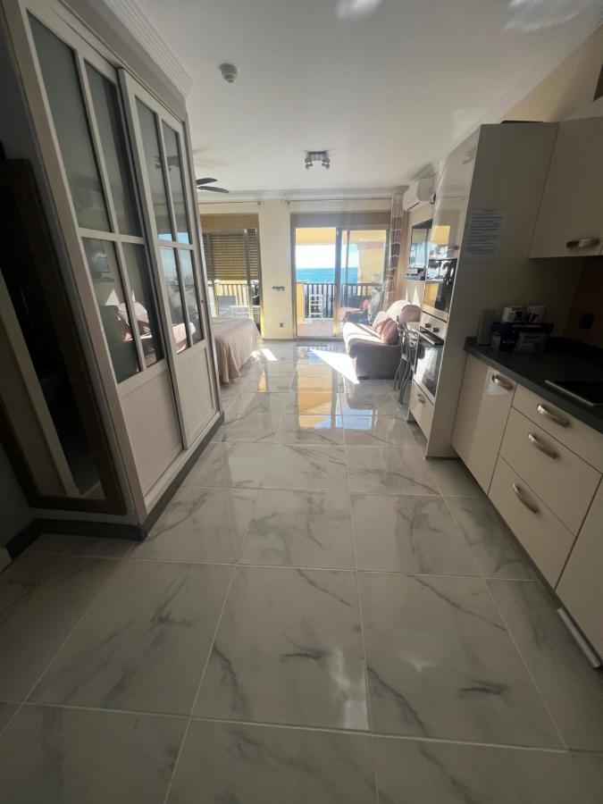 Beachfront Apartment - Sea Views - Marbella Buitenkant foto