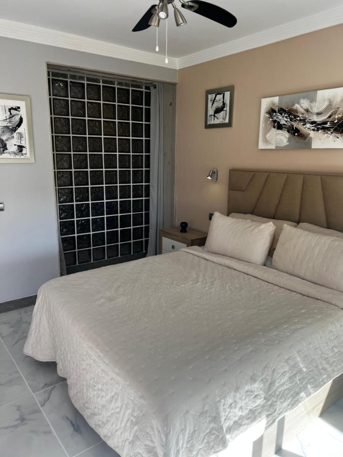Beachfront Apartment - Sea Views - Marbella Buitenkant foto