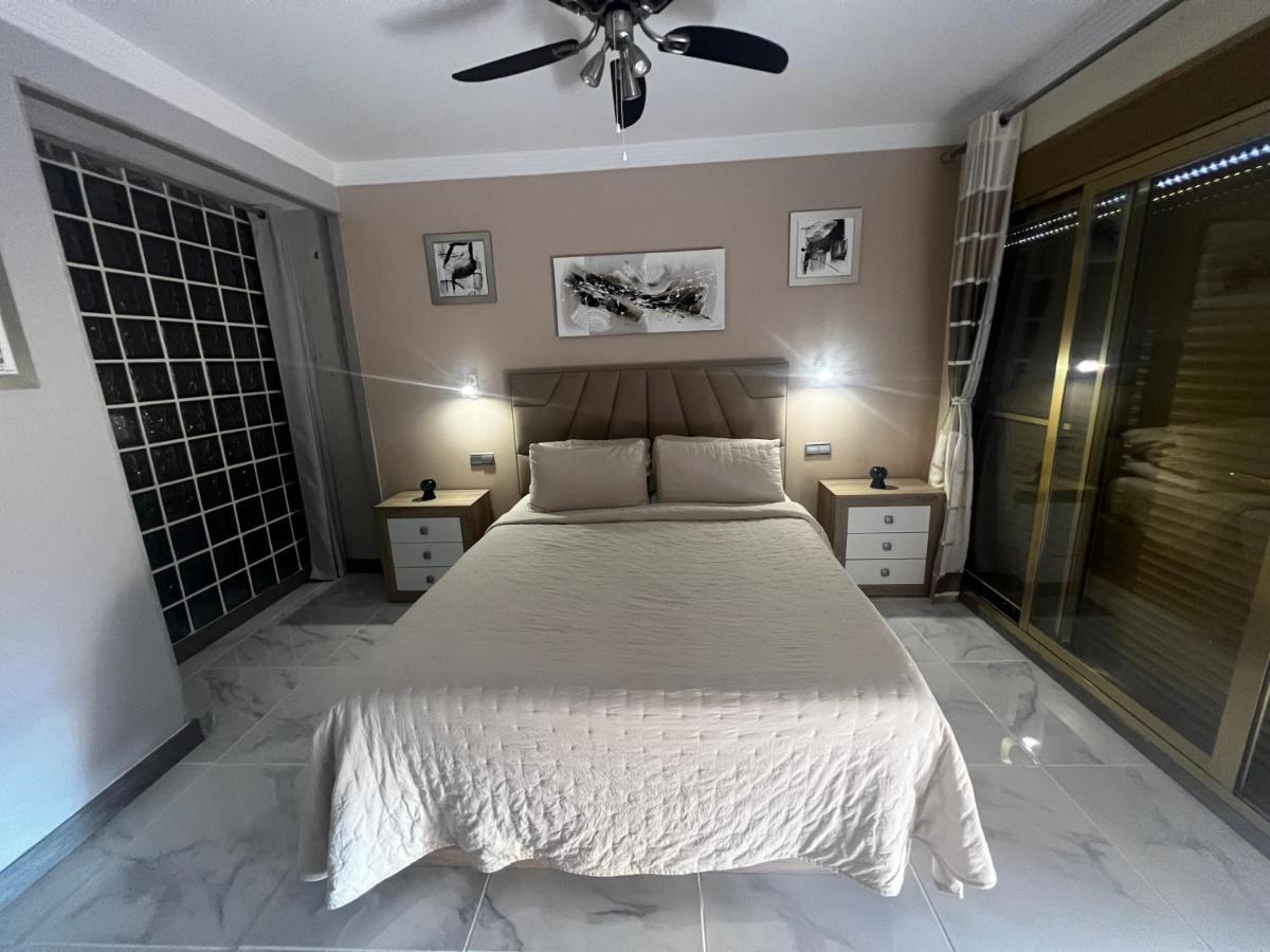 Beachfront Apartment - Sea Views - Marbella Buitenkant foto